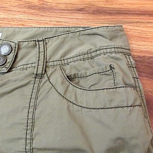 Ann Taylor LOFT Khaki "Marisa" Cargo Pants, Size 6 - Picture 5 of 7